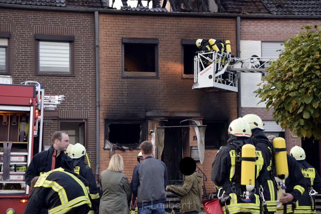 Feuer 2 Vollbrand Reihenhaus Roggendorf Berrischstr P157.JPG - Miklos Laubert